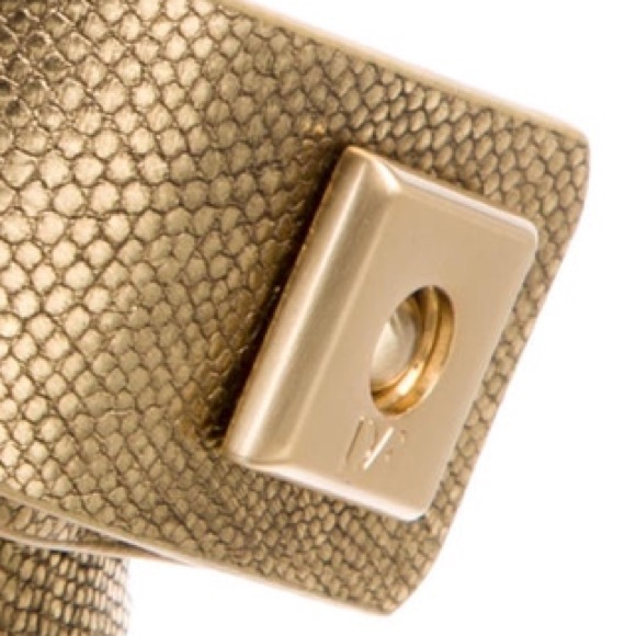 SOLD 🛍 DIANE VON FURSTENBERG Embossed Waist Belt - Picture 2 of 7